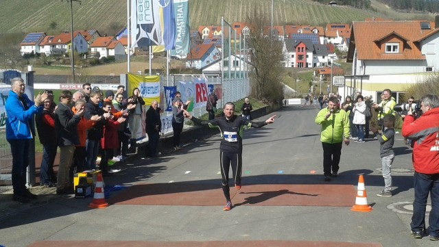Wolf Jurkschat bei seinem Zieleinlauf im Marathon