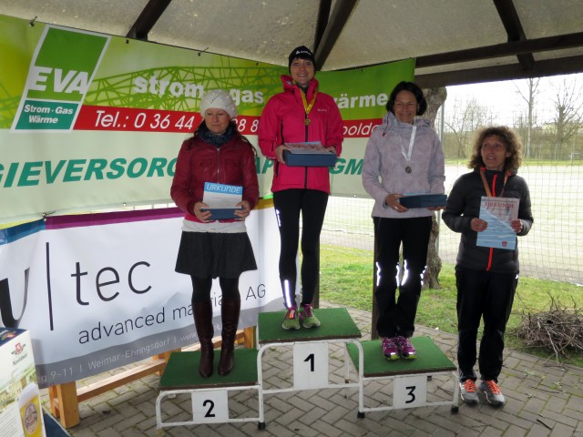 Siegerinnen beim 37. Moorentallauf Apolda über die Halbmarathondistanz (v.l.n.r: Judith Paul, Kristin Hempel, Andrea Matthes und Steffi Debertshäuser)