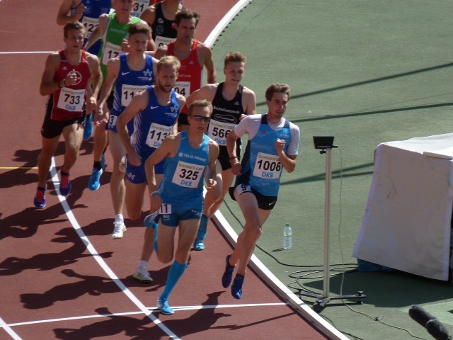 Sebastian Keiner (rechts) im 1500 m Finale neben Florian Orth