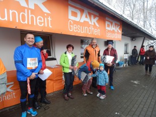 Die drei schnellsten Frauen Beate Ernst, Maria Füldner und Kathleen Alles (v.l.n.r.) bei der Siegerehrung (Foto: Jörg Bauer).