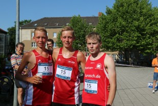 Das Siegerteam "HäKö-Runners" mit Julian und Philipp Häßner sowie Christian König im Ziel.