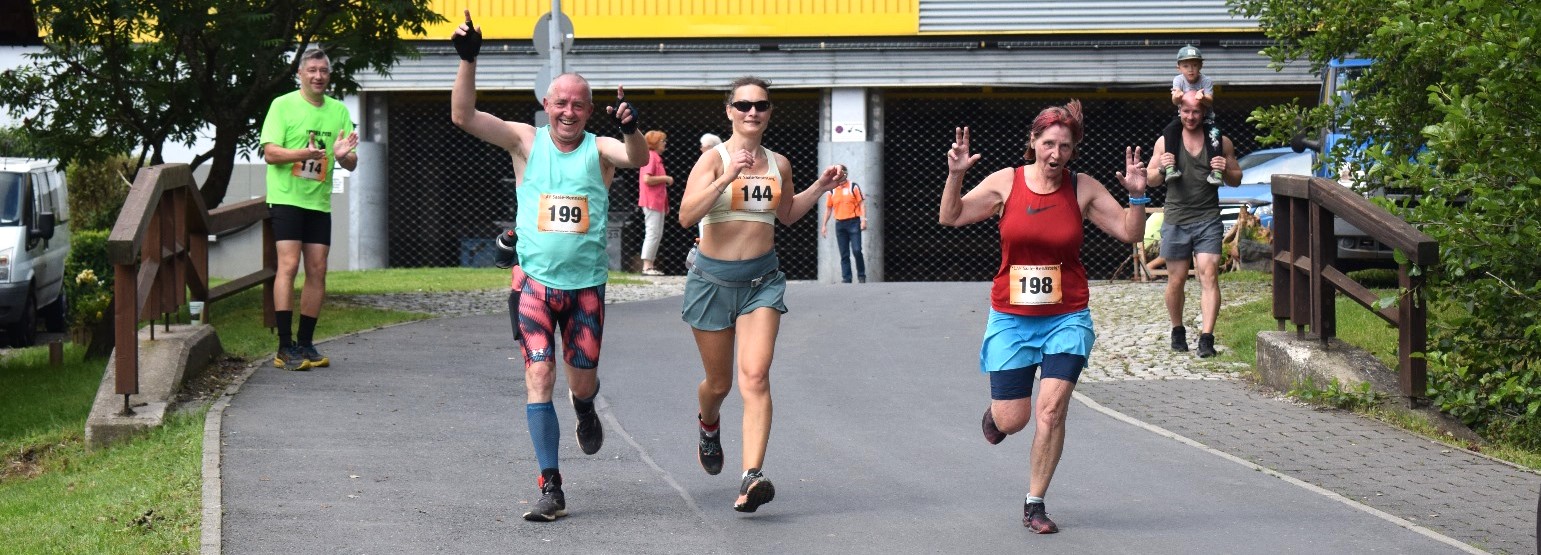 14. Glasmacherlauf: Start und Ziel im Festzelt in Piesau