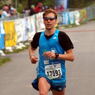 Marcel Bräutigam im Ziel bei seinem Sieg vor zwei Jahren beim Rennsteiglauf-Halbmarathon